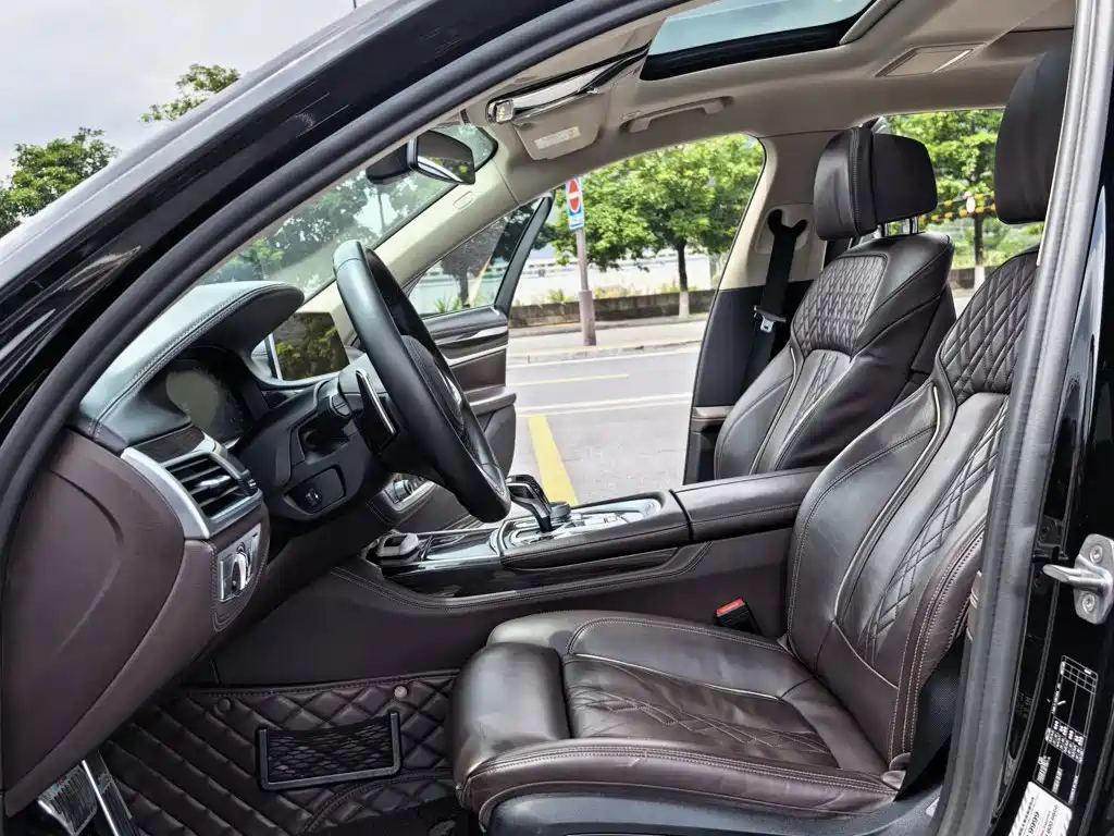 BMW 7 Series — миниатюра 9