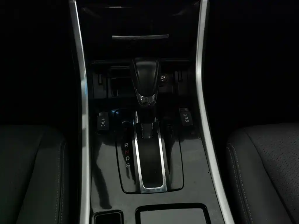 Honda Accord — миниатюра 13