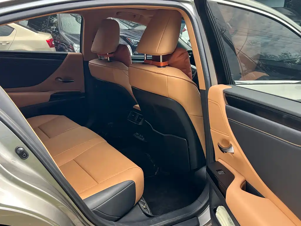 Lexus ES — миниатюра 14