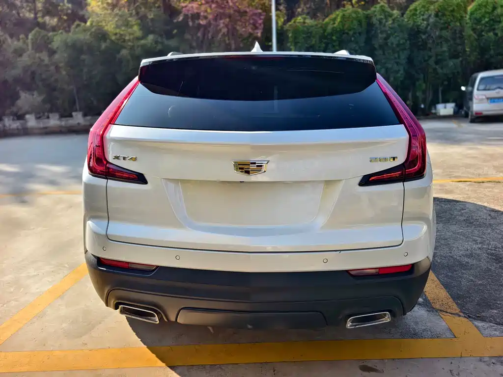 CADILLAC XT4