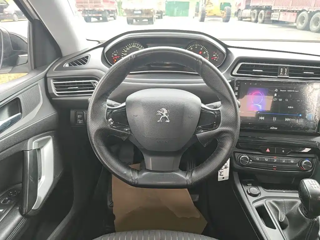 Peugeot 308 — миниатюра 11