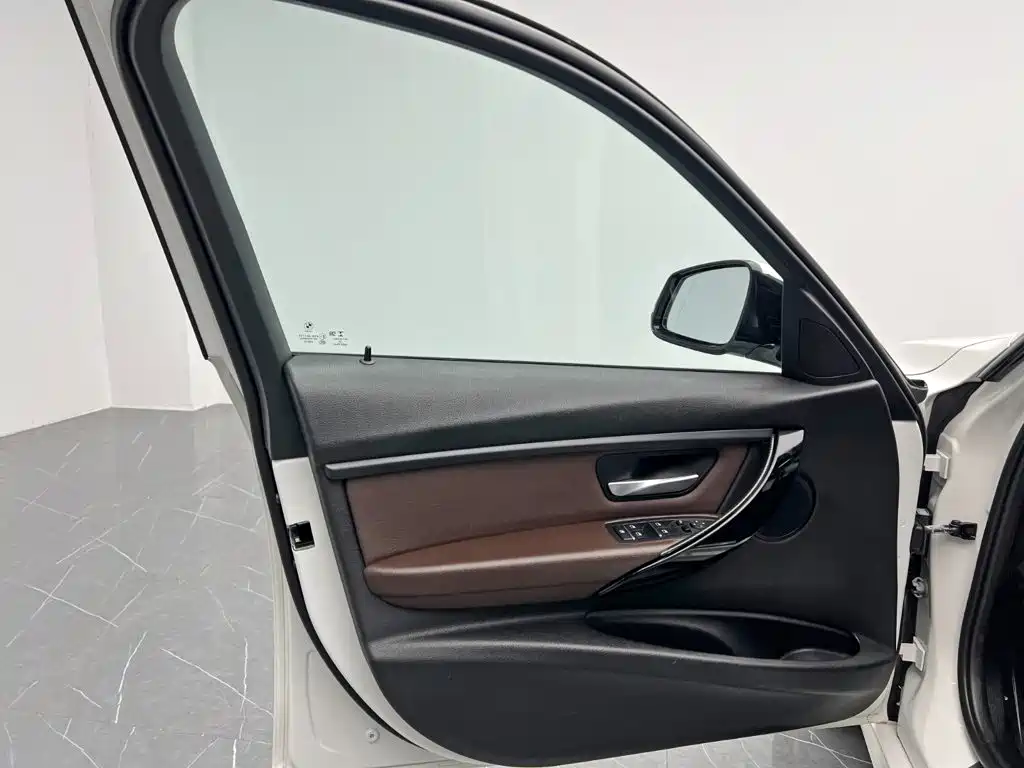BMW 3 Series — миниатюра 11
