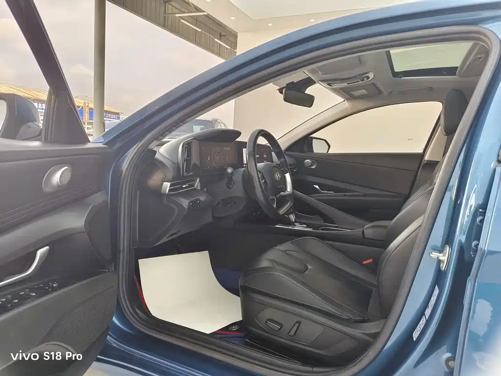 Hyundai Elantra — миниатюра 4