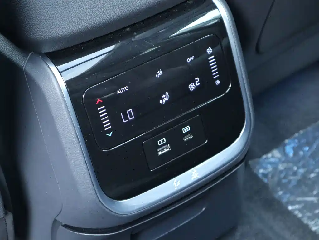 Hongqi Hongqi HS7 PHEV — миниатюра 13