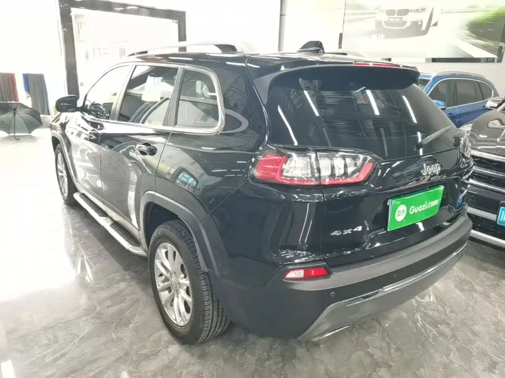Jeep Cherokee — миниатюра 5