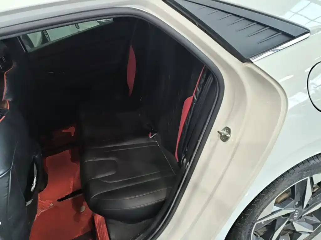 Hyundai Elantra — миниатюра 17