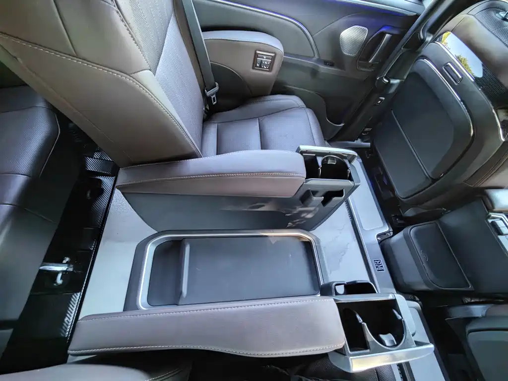 Toyota Granvia — миниатюра 20