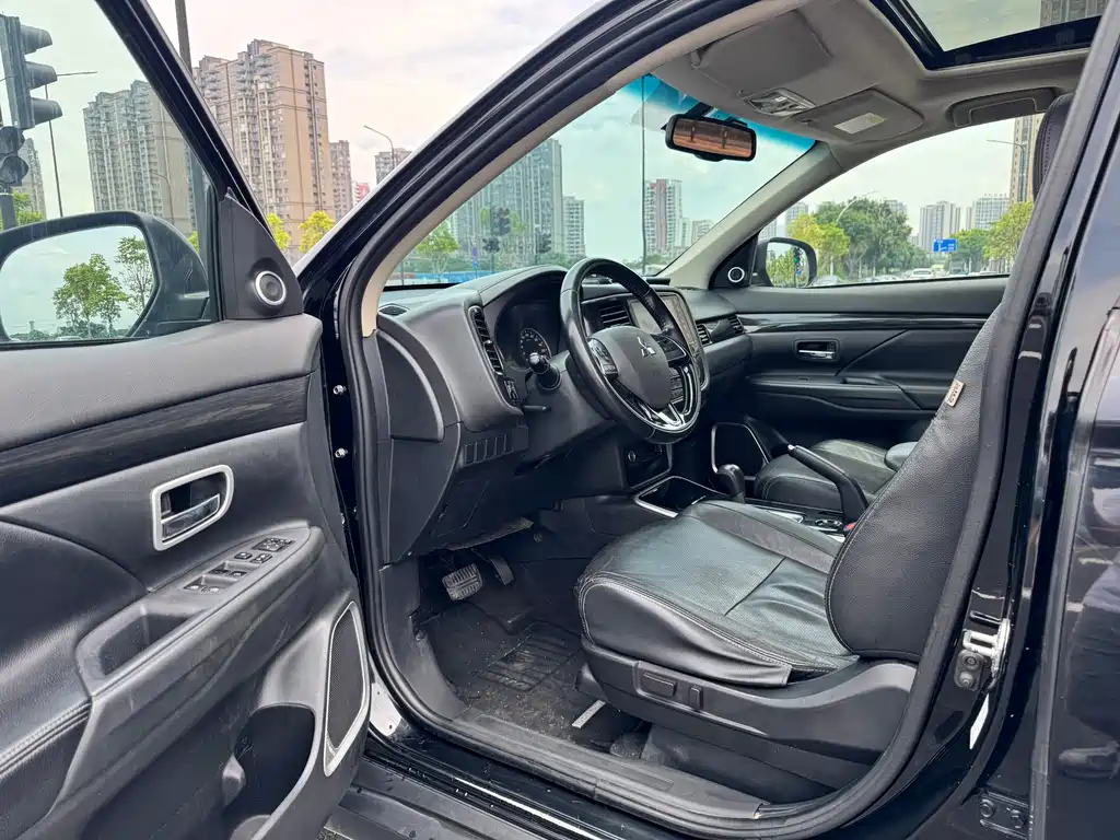 Mitsubishi Outlander — миниатюра 4