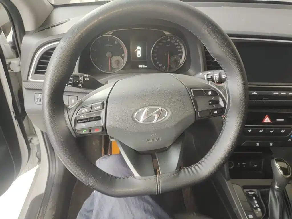 Hyundai Elantra — миниатюра 11