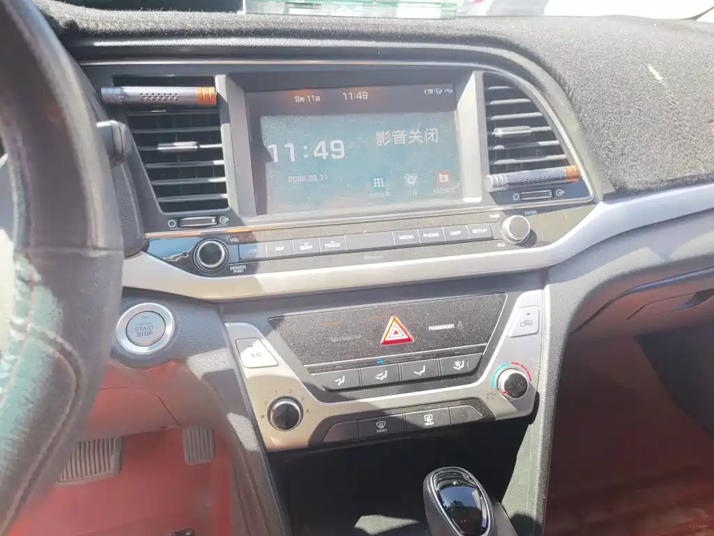 Hyundai Elantra — миниатюра 9