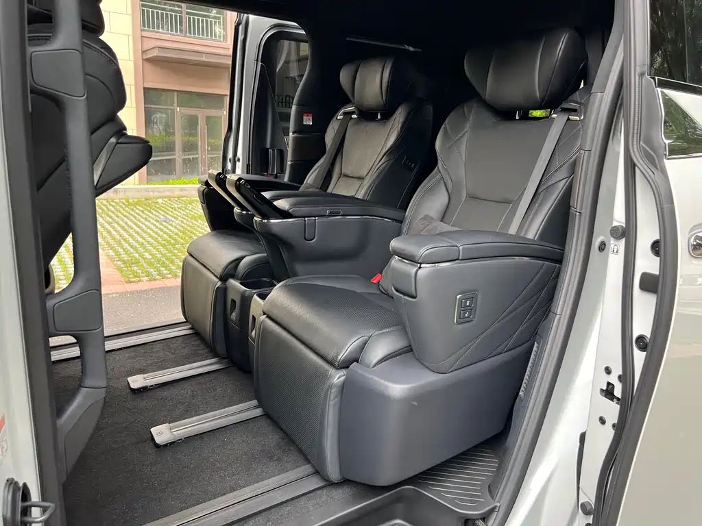 Toyota Vellfire 2024 2.5L Executive
