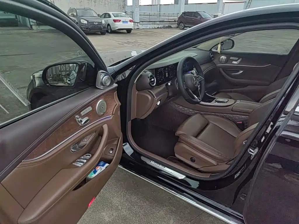 Mercedes-Benz E-Class — миниатюра 16