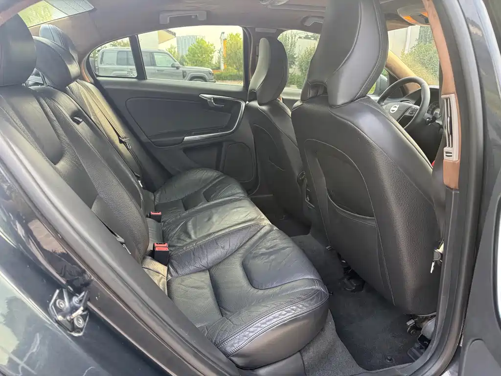 Volvo S60 (Import) — миниатюра 11