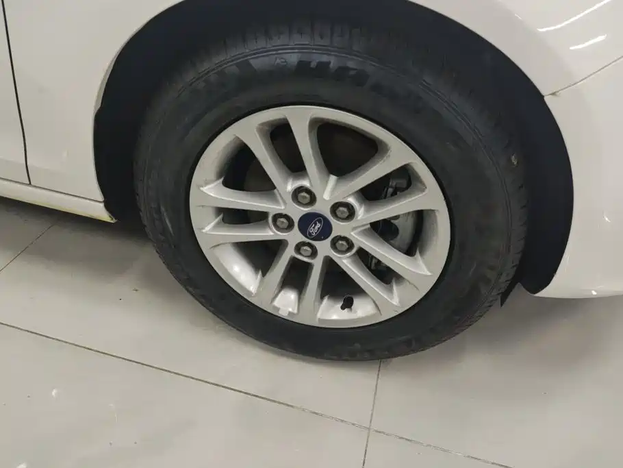 Ford Escort — миниатюра 6