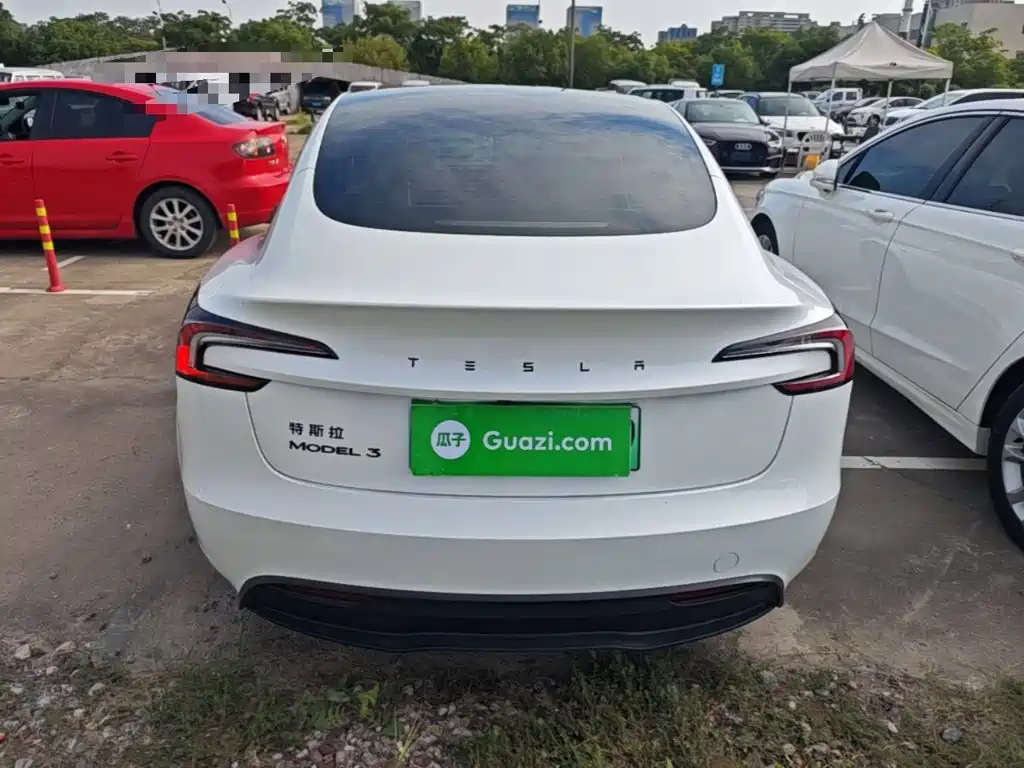 Tesla Model 3 — миниатюра 6