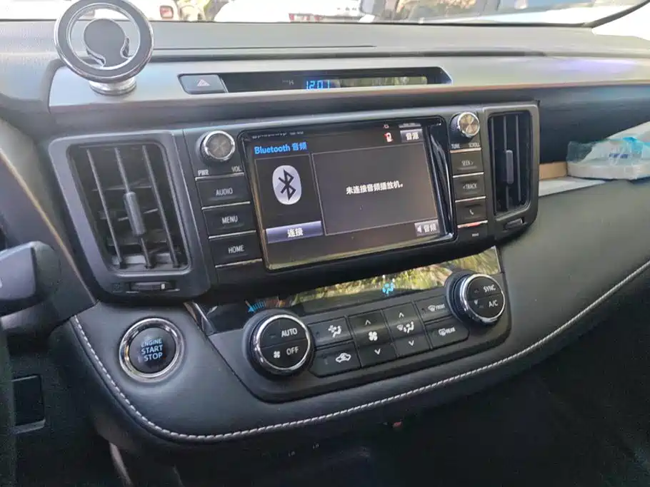 Toyota RAV4 — миниатюра 13