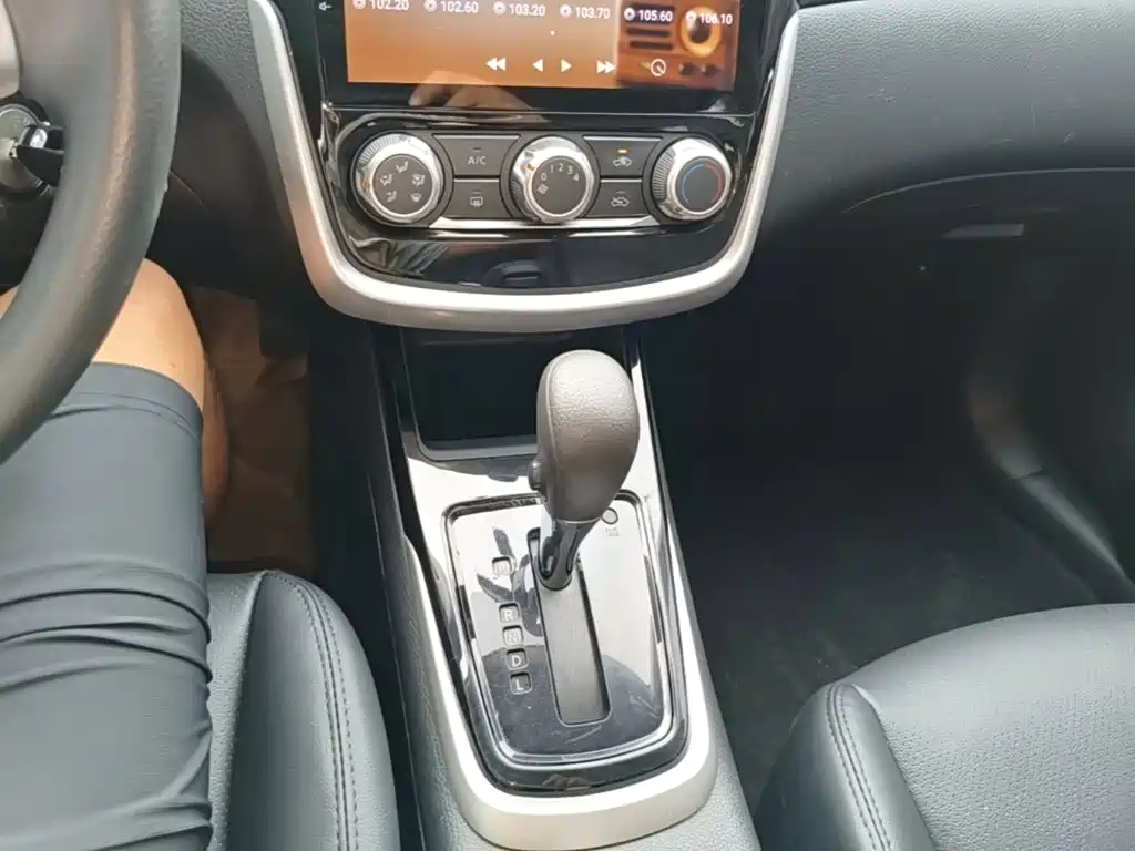 Nissan Tiida — миниатюра 14