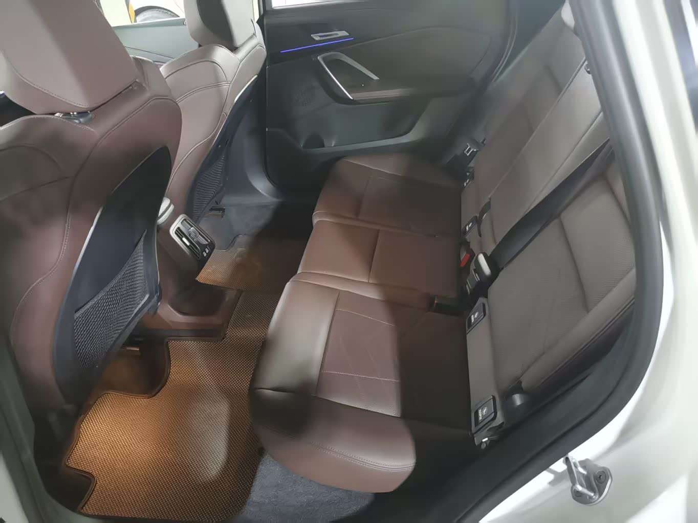 BMW X1 1.5 л 2023 г. Белый, пробег 40000 км