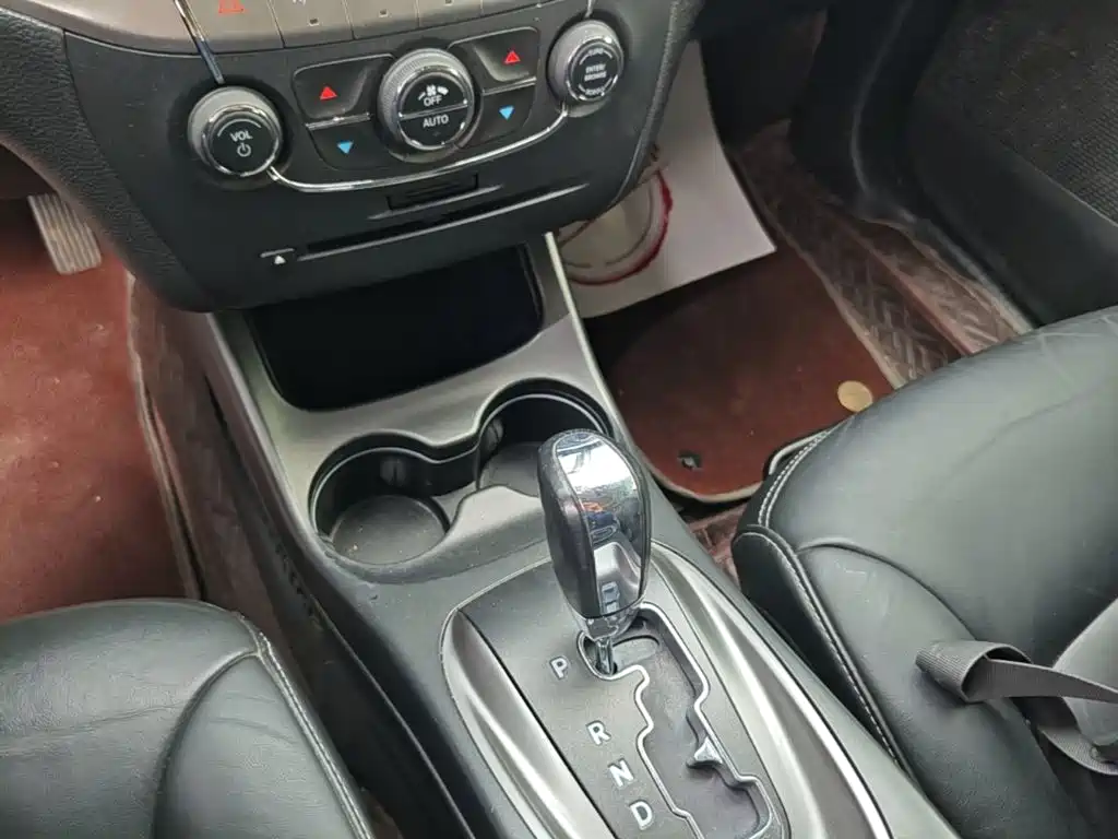 Dodge Journey — миниатюра 14
