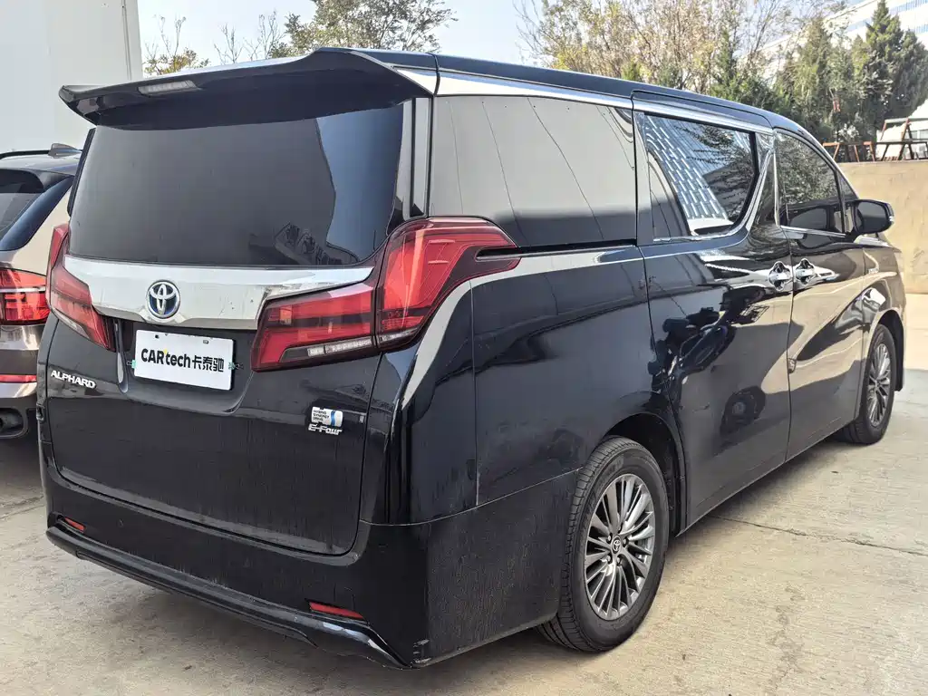 Toyota Alphard — миниатюра 9
