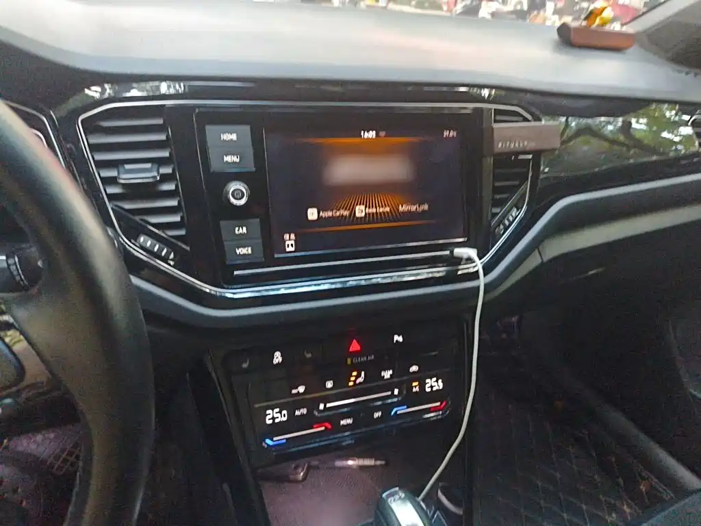 Volkswagen T-Roc — миниатюра 6