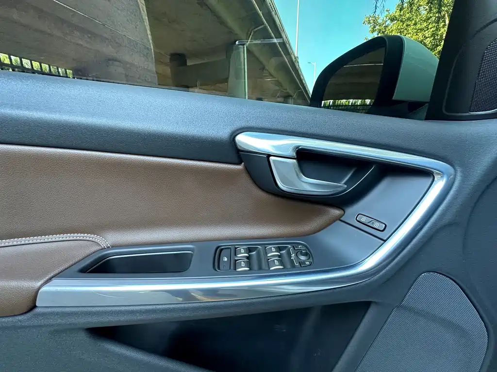 Volvo S60 PHEV — миниатюра 15