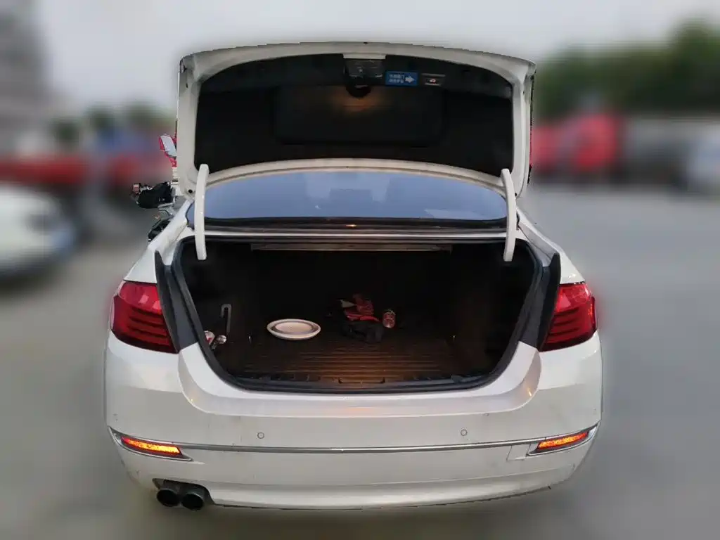 BMW 5 Series — миниатюра 10