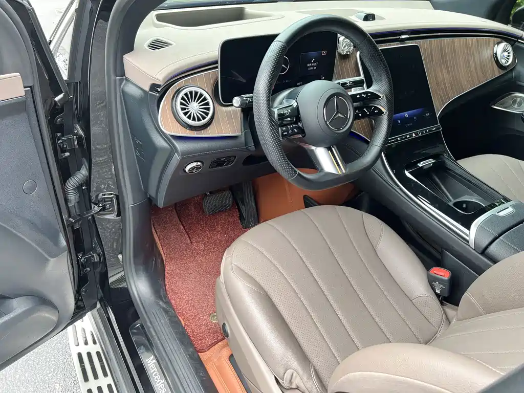 Mercedes-Benz EQE SUV — миниатюра 6