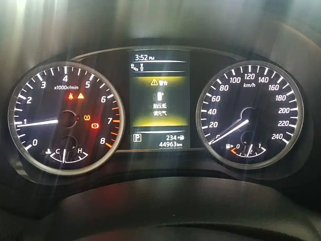 Nissan Tiida — миниатюра 12