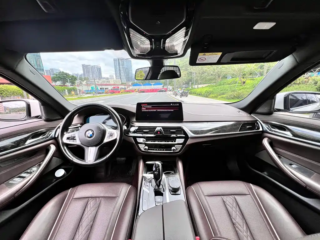 BMW 5 Series — миниатюра 6