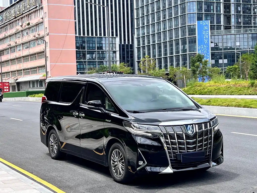 Toyota Alphard — миниатюра 3