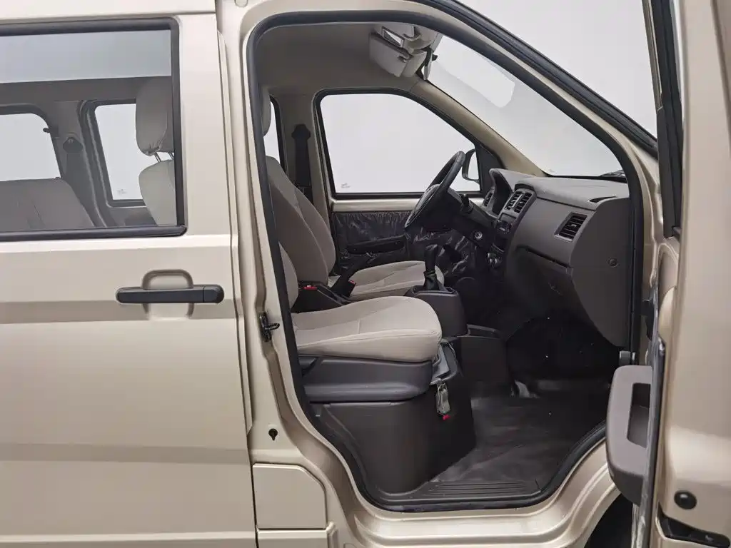 Wuling Rongguang S — миниатюра 23