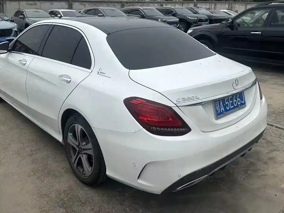 Mercedes-Benz C-Class — миниатюра 11