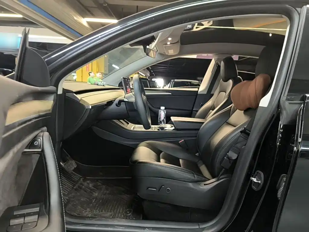Tesla Model Y — миниатюра 16