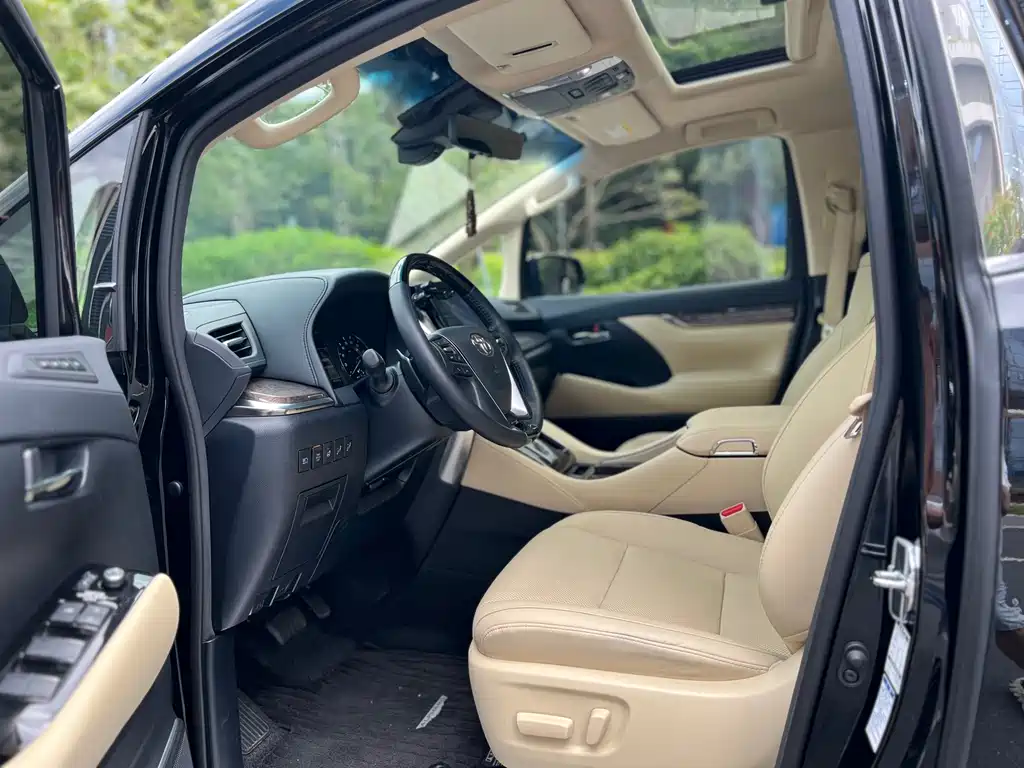Toyota Alphard — миниатюра 6
