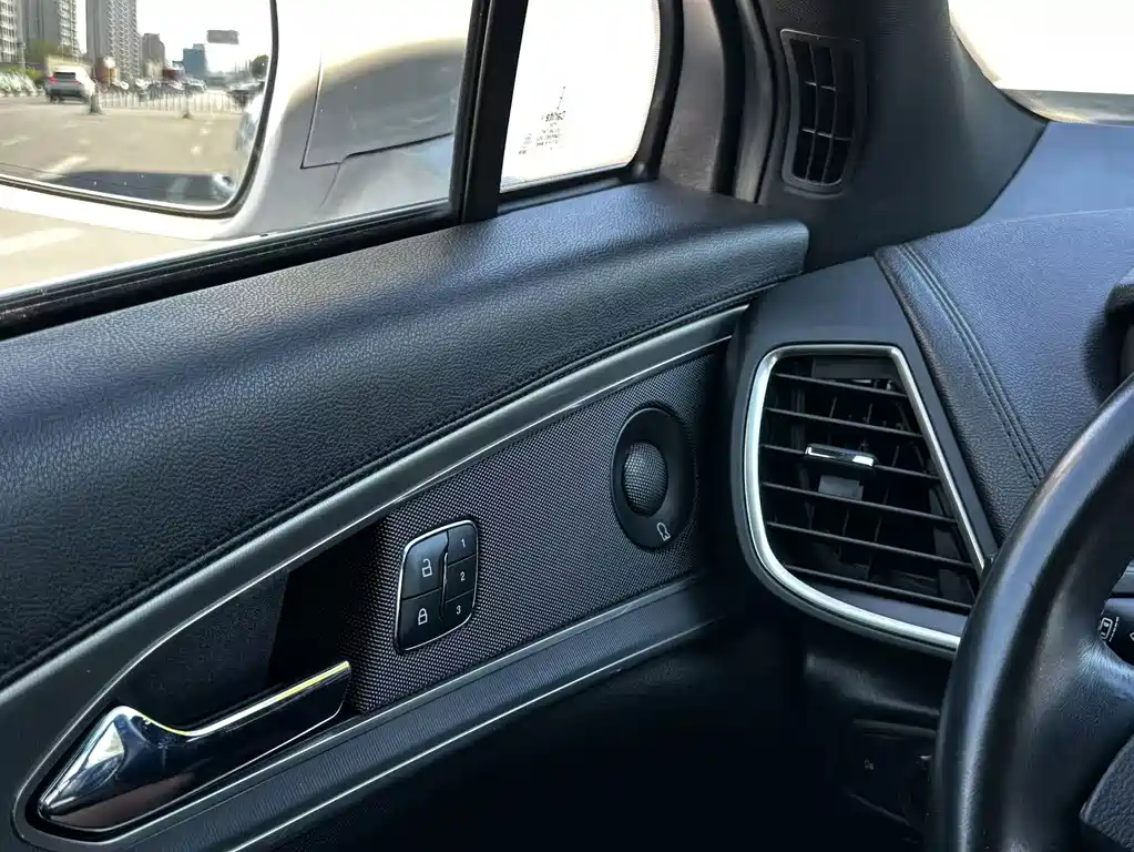 Lincoln MKX — миниатюра 14