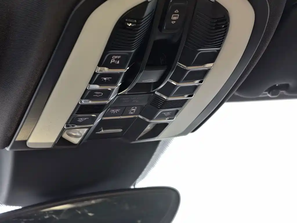 Porsche Cayenne — миниатюра 24