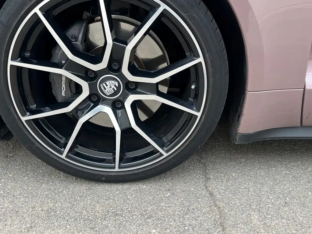 Porsche Taycan — миниатюра 6
