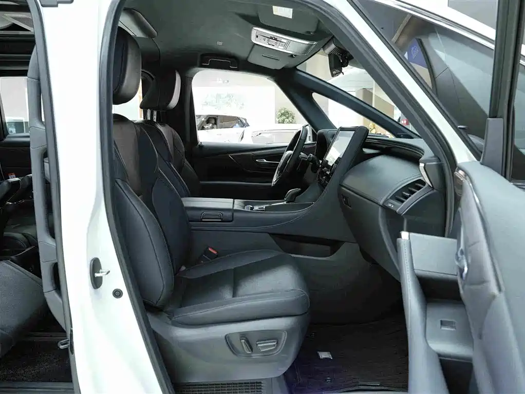 Toyota Vellfire — миниатюра 12