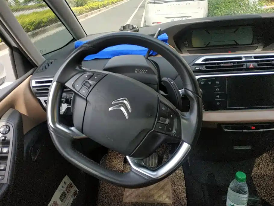 Citroen C4 Picasso — миниатюра 15