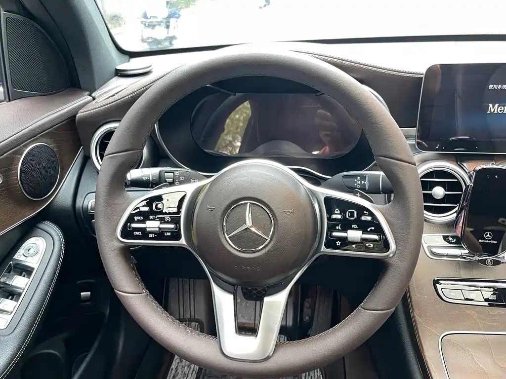 MERCEDES-BENZ GLC