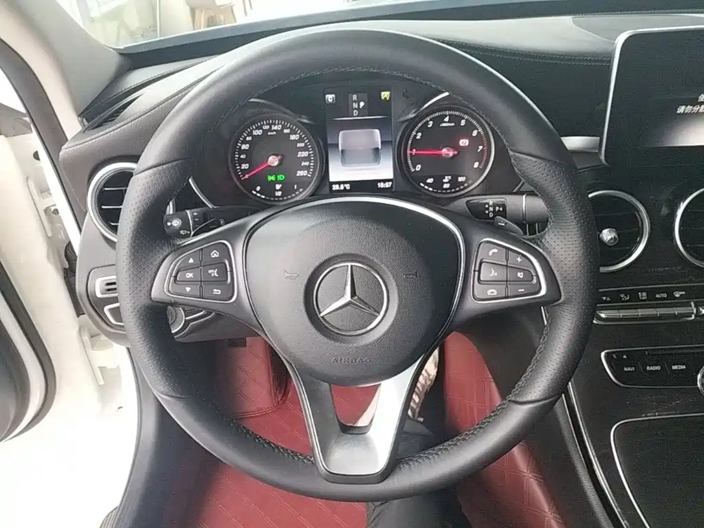 Mercedes-Benz C-Class — миниатюра 11