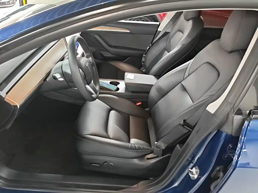 Tesla Model 3 — миниатюра 15
