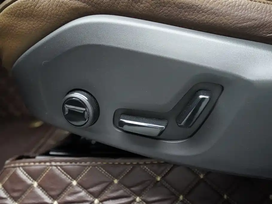 Volvo XC60 2024 B5 Luxury
