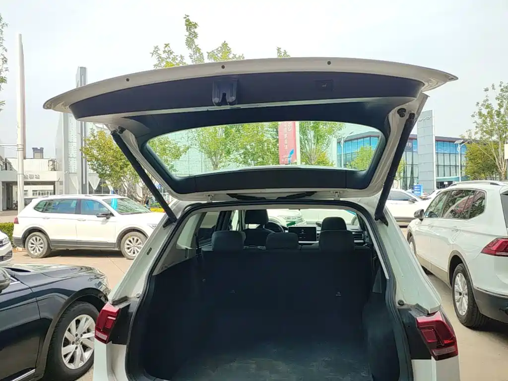 Volkswagen Tiguan L — миниатюра 19