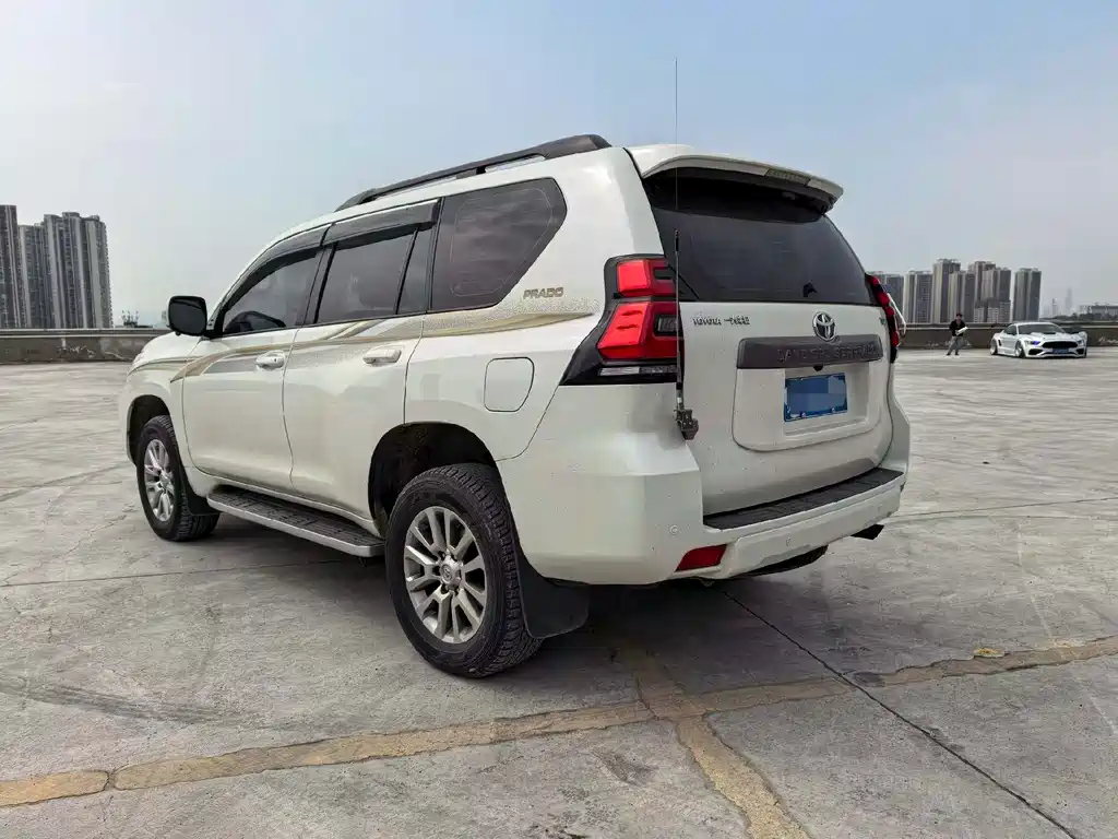TOYOTA PRADO