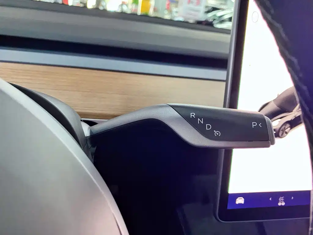 Tesla Model 3 — миниатюра 13