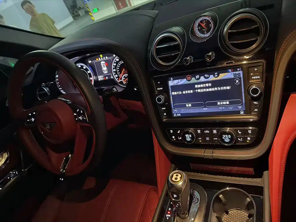 Bentley Bentayga — миниатюра 6