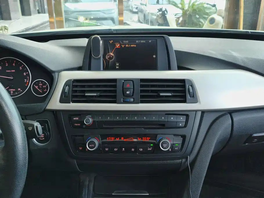 BMW 3 Series GT — миниатюра 13