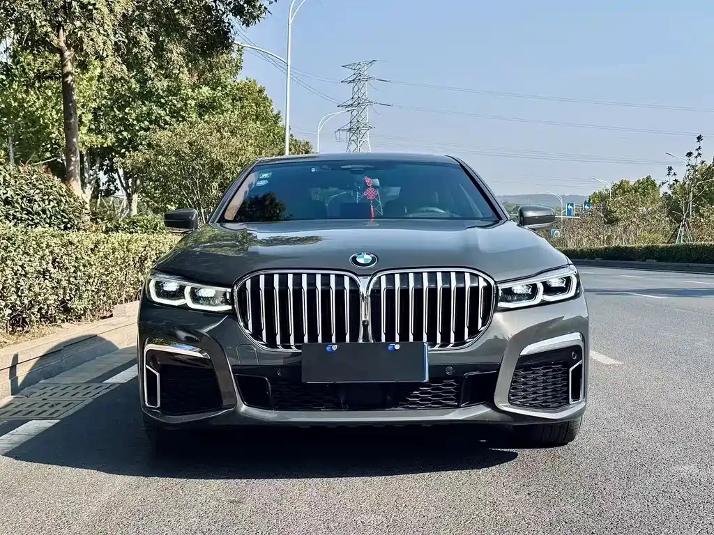 BMW 7 Series — миниатюра 2